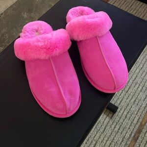 UGGS PINK SLIPPER’S SIZE 12. BRAND NEW.